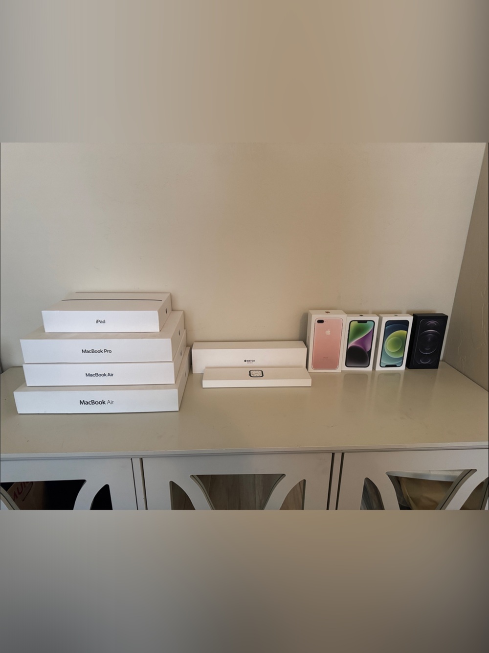Apple Assorted MacBook, MacBook Pro, iPad, iPhone, iWatch 10 Box Lot (All empty)